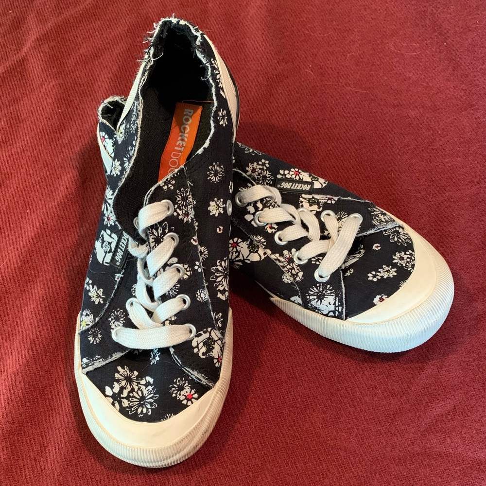 Rocket Dog | Black & White Floral Sneakers | 8.5 - Picture 6 of 8